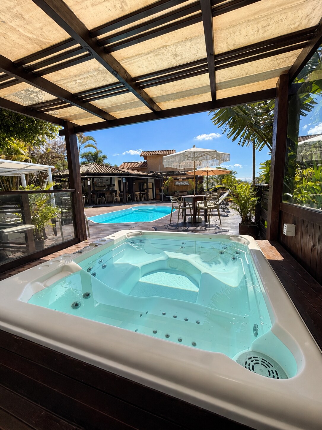 Jacuzzi com vista para a piscina